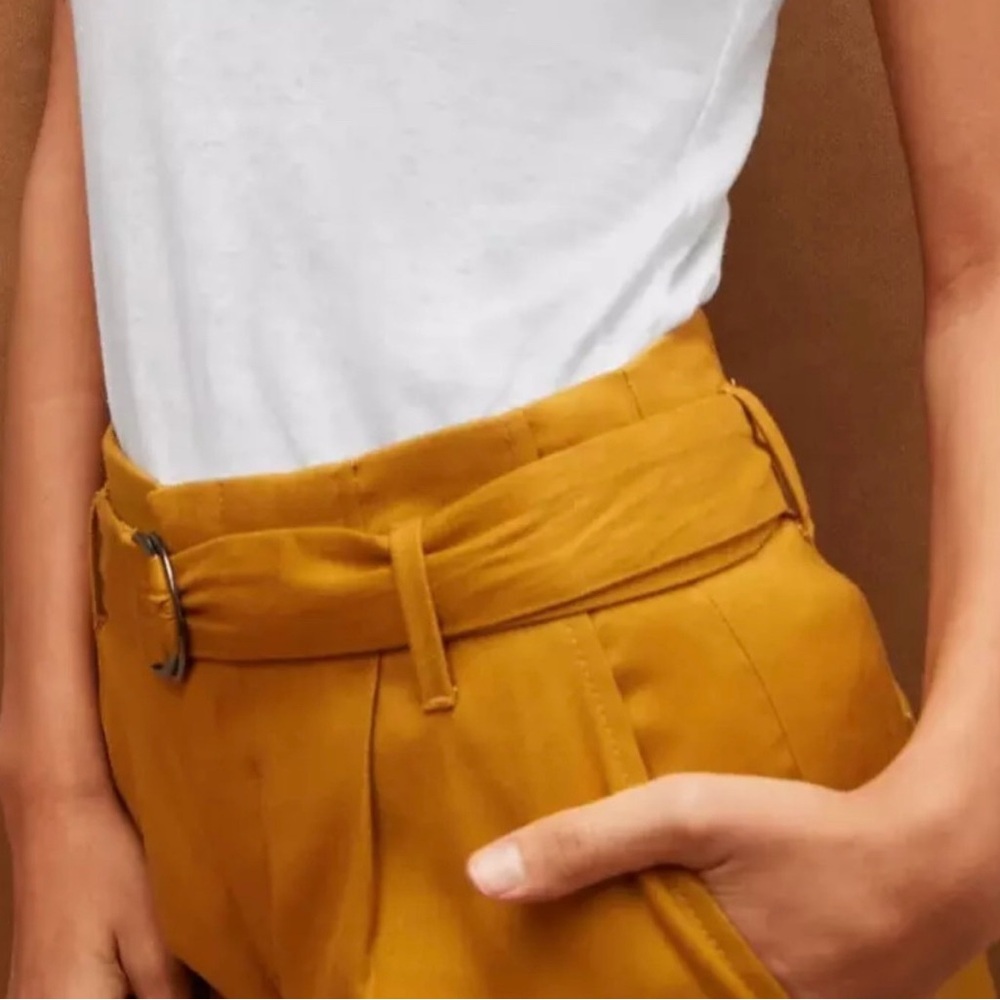 Banana Republic Explorer Shorts Size 6 Mustard Yellow